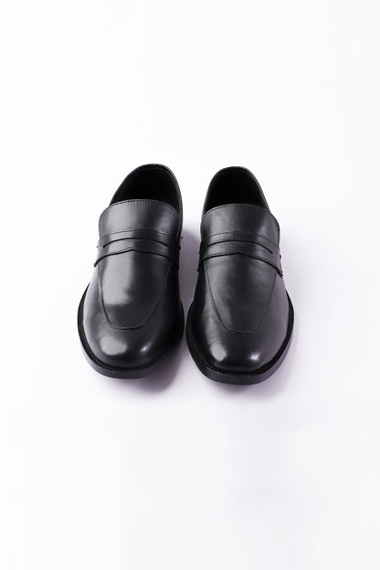 Khama in Black