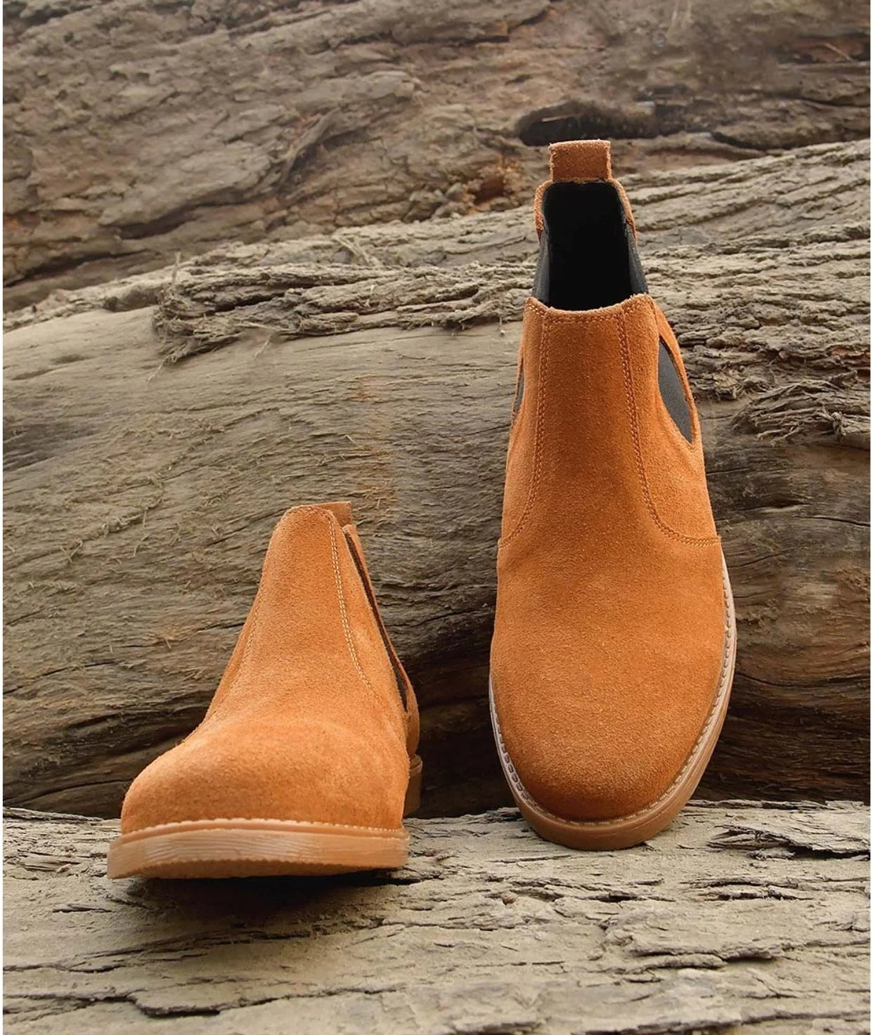 Valor in Camel - Suede